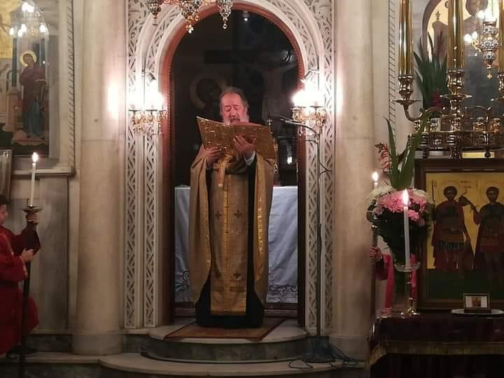 Ο ΙΣΚΕ στηρίζει τον διωκόμενο ιερέα στο Καμάρι Σαντορίνης