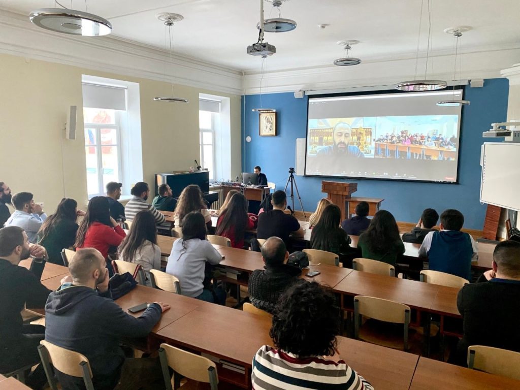 ‎مخيم للشبيبةِ الانطاكيّة بعنوان في روسيا