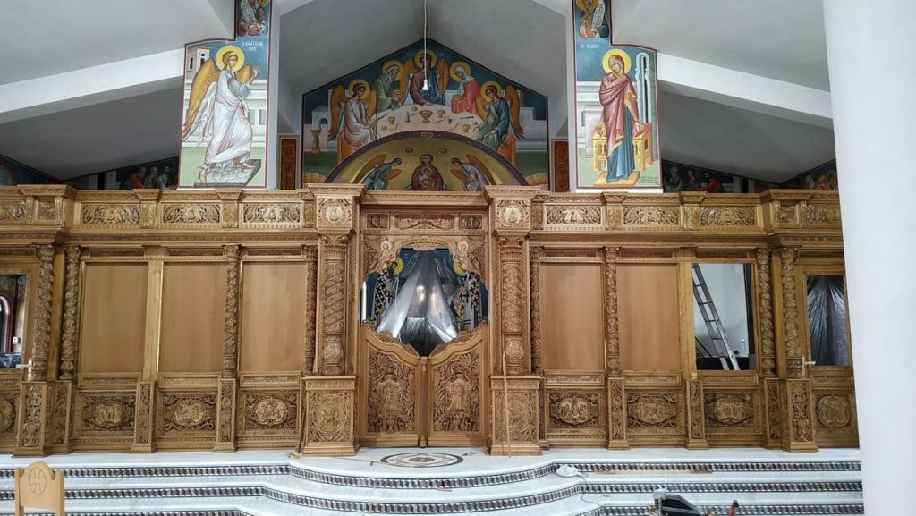 Τοποθετήθηκε το ξυλόγλυπτο τέμπλο στον Άγιο Αντώνιο Ιτεών Πατρών