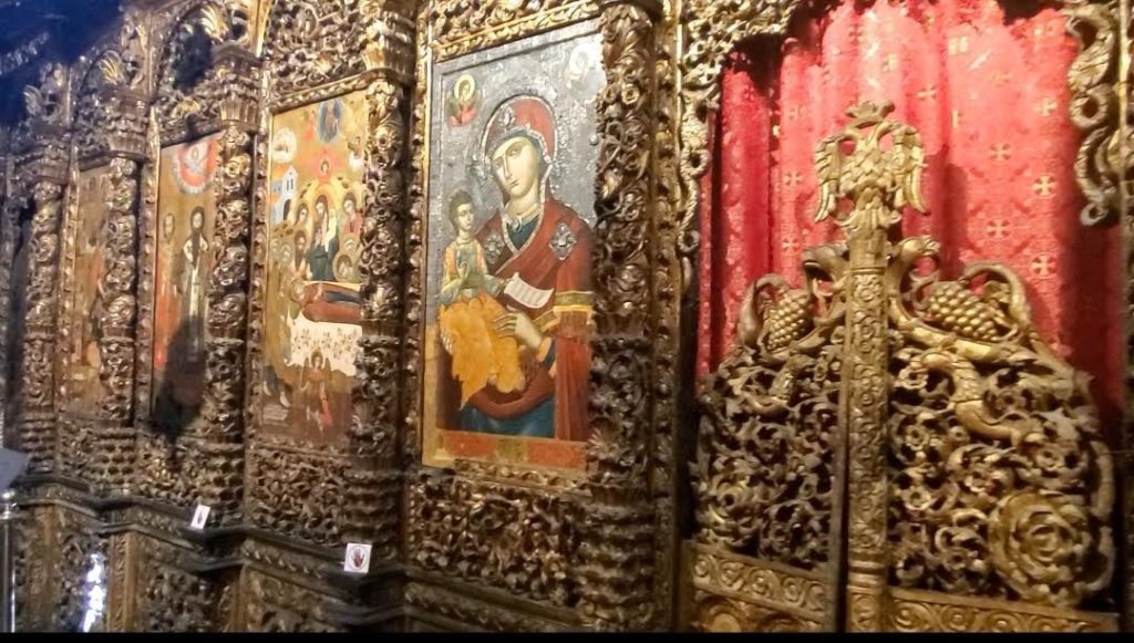 Përse të Krishterët Orthdhoksë zbukurojnë Tempujt e tyre me Ikona? Përse i nderojmë ato?