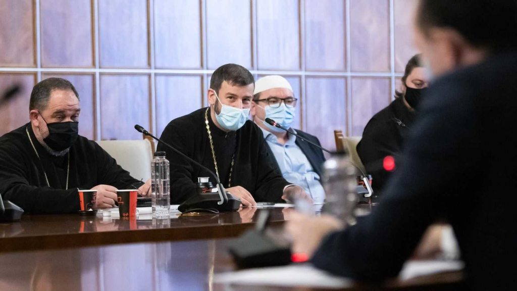 Dialog între autorități și Biserică privind participarea fizică la Slujba de Înviere: Se anunță derogări pentru sărbători