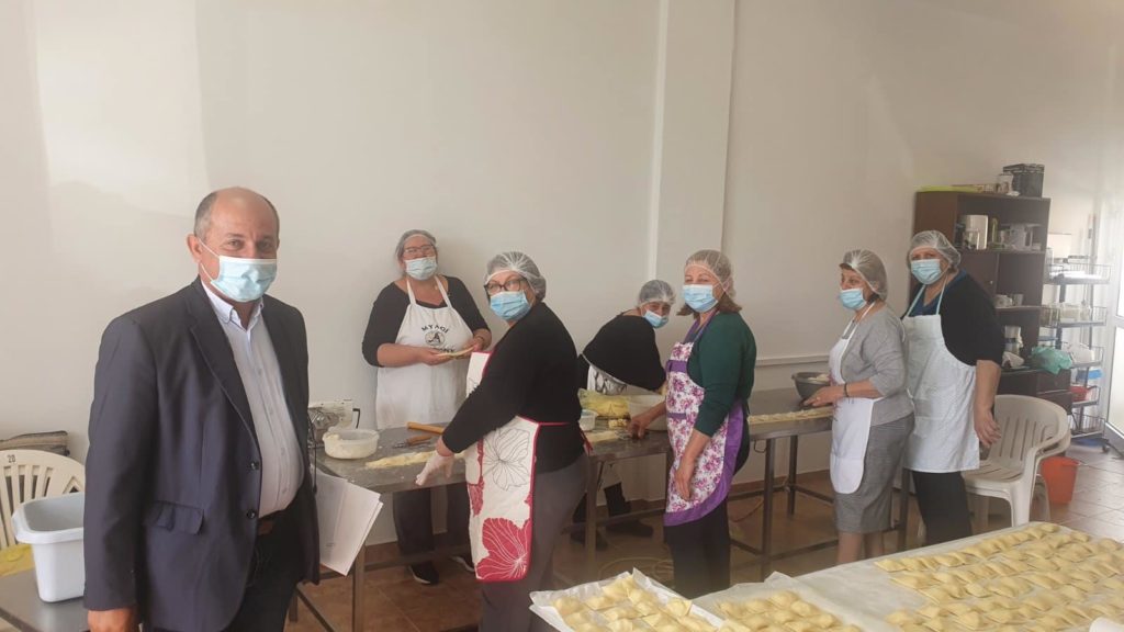 Εθελόντριες στηρίζουν την αποπεράτωση της Παναγίας Παναγιώτισσας