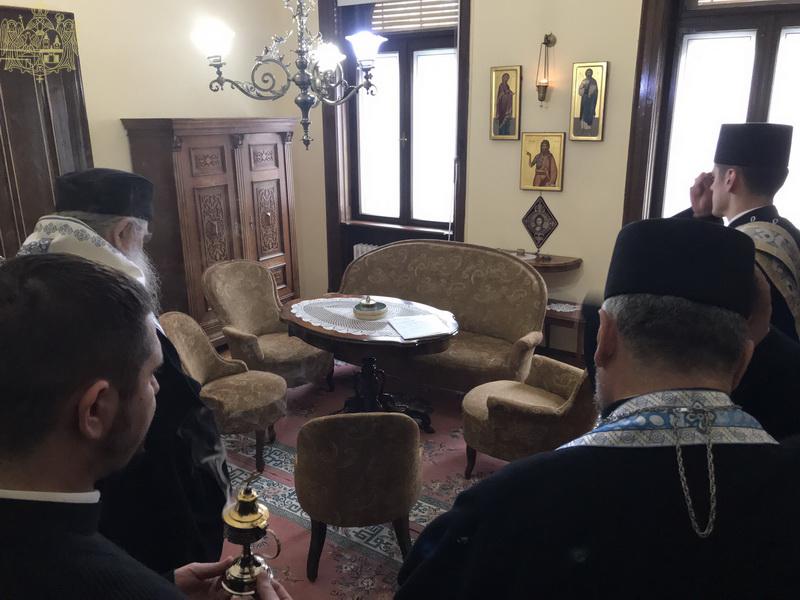Bishop Irinej of Backa served the memorial service to Bishop Atanasije of blessed repose