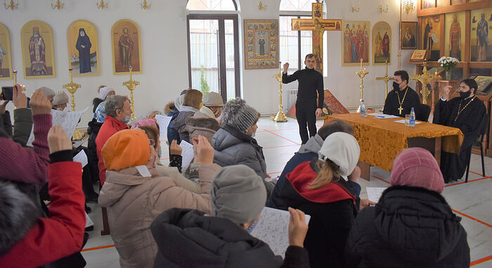 RUSSIAN PARISH TRAINS MORE THAN 70 PEOPLE TO WORK WITH DEAF PARISHIONERS