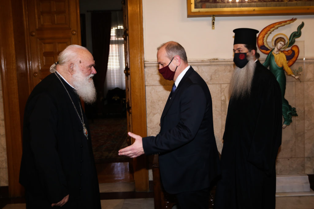 Στον Αρχιεπίσκοπο Αθηνών ο υφ. Αγροτικής Ανάπτυξης