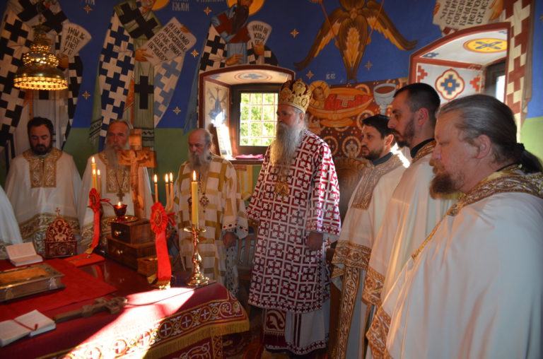 Епископи Јоаникије и Јован богослужили у Острогу у Недјељу о страшном суду