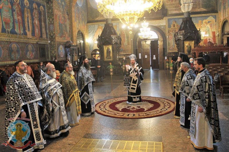 В митрополитската катедрала “Св. вмчца Неделя” бе отслужена първата Преждеосвещена литургия