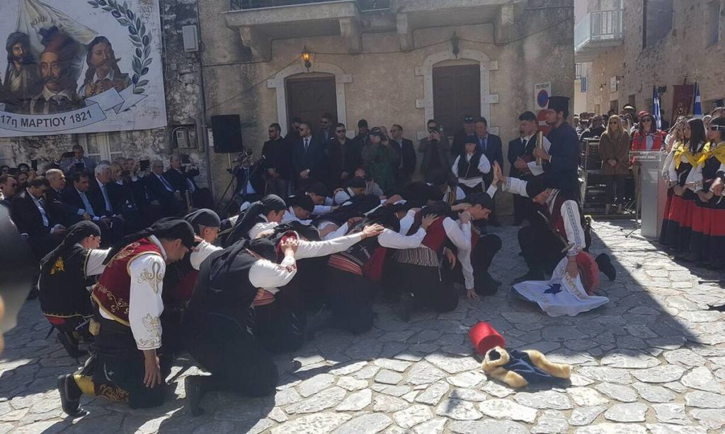 Ο όρκος των Μανιατών στην εκκλησία των Ταξιαρχών