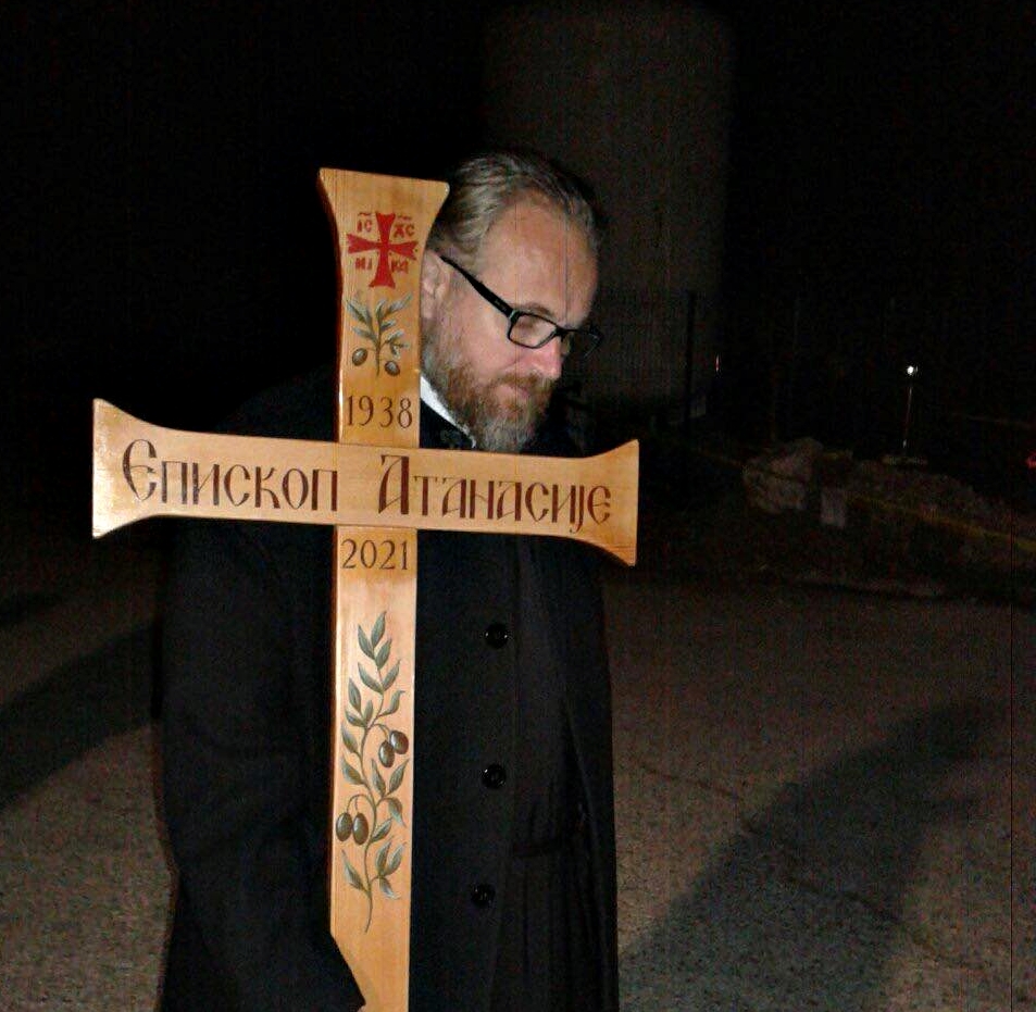 Προπέμποντας το σκήνωμα του Αθανασίου Γιέφτιτς