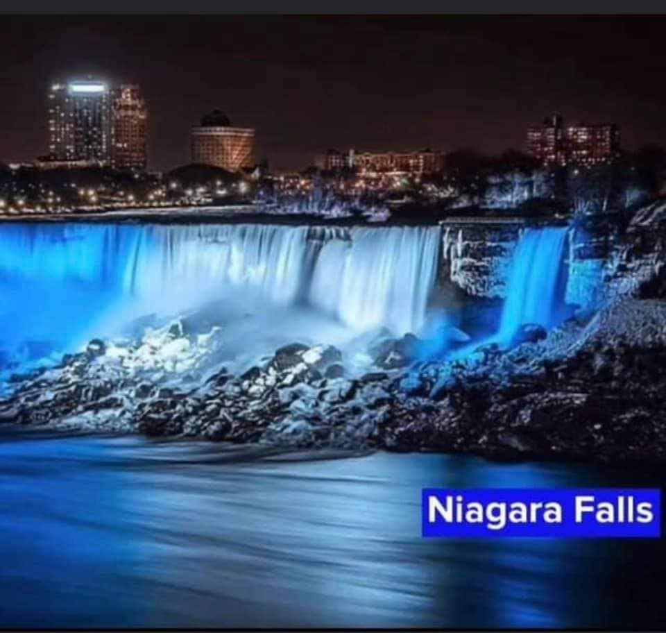 Όλος ο κόσμος στα χρώματα της γαλανόλευκης (ΦΩΤΟ)