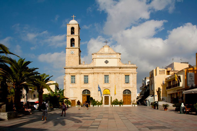 “Την ψυχή μας στο Θεό και τα αυτιά μας στον γιατρό”