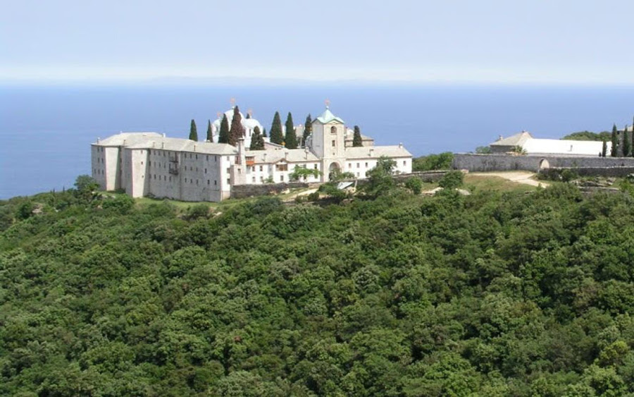 Румънският парламент гласува близо един милион евро годишна помощ за румънски скит на Света гора