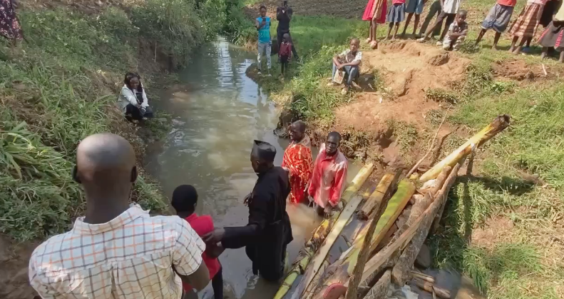 Масово кръщение бе извършено в Кения (ВИДЕО)