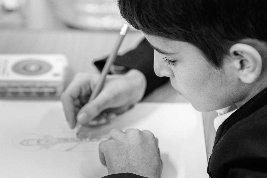 Η Εκκλησία βοηθά εκατοντάδες παιδιά να μην αφήσουν το σχολείο