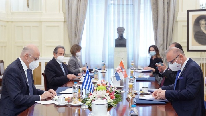 Λήψη περιοριστικών μέτρων για την Τουρκία πρότεινε ο Δένδιας