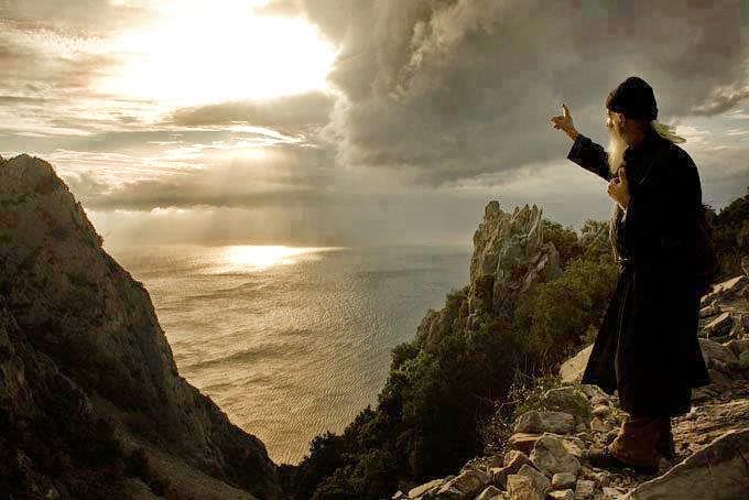 Η αυλή τους δεν έχει πόρτα