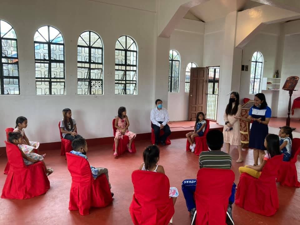 Στιγμιότυπα από Ορθόδοξη κατήχηση σε παιδιά των Φιλιππινών