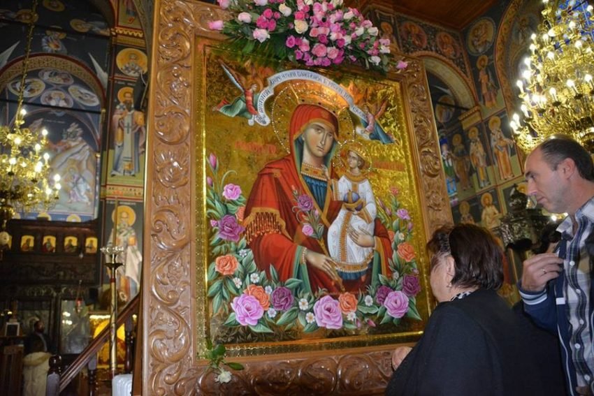 Μεταφορά της Παναγίας που απάλλαξε τον Πειραιά από την ευλογιά