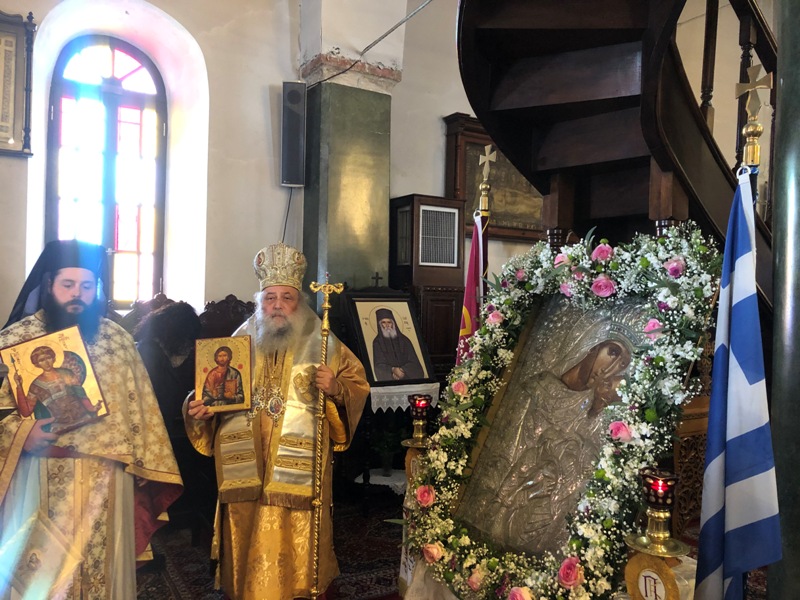 Με τις Εικόνες επί των χειρών στη Νάξο (ΦΩΤΟ)