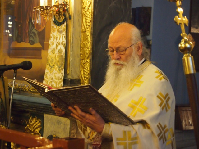 “Σήκω παπα Βασίλη μας κι ήρθε το ’21”