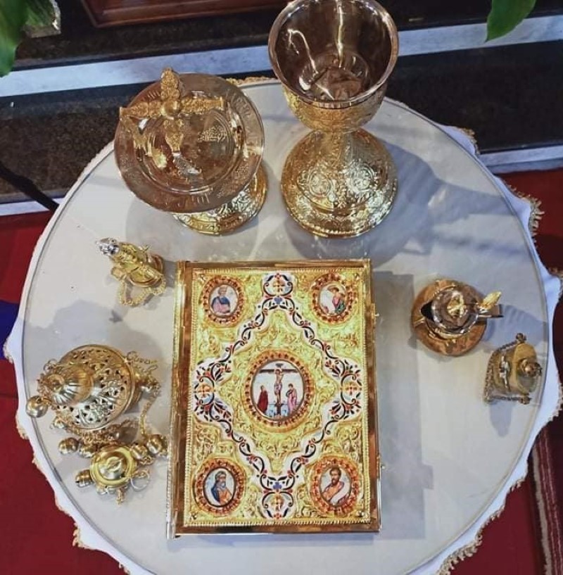 ΚΑΛΥΜΝΟΣ: Ο δεσπότης καθιέρωσε τα νέα Ιερά Σκεύη