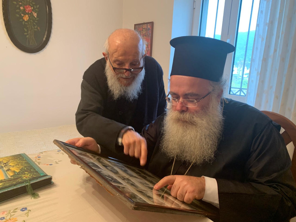 “Αγαπημένε μας παπα Μανώλη…”