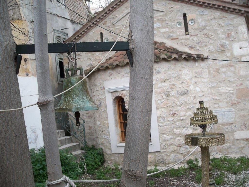 Εδώ αγρυπνούσε ο Άγιος Νικόλαος Πλανάς με ψάλτη τον Παπαδιαμάντη