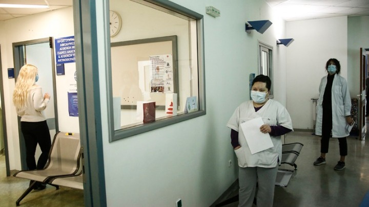 Εμβόλιο: Οι γυναίκες εμφανίζουν πιο συχνά παρενέργειες