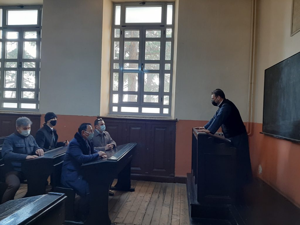 Εκπρόσωποι τουρκικών αρχών στη Σχολή της Χάλκης