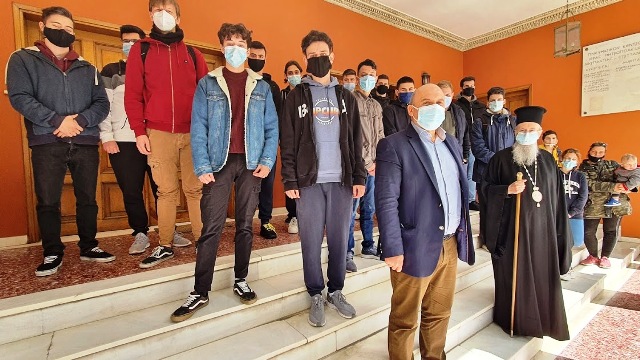 Απονομή Υποτροφιών και Βραβείων από τον Μητροπολίτη Ναυπάκτου