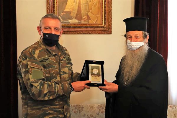 Στη Λέσβο ο Αρχηγός ΓΕΕΘΑ – Συνάντηση με τον Μητροπολίτη