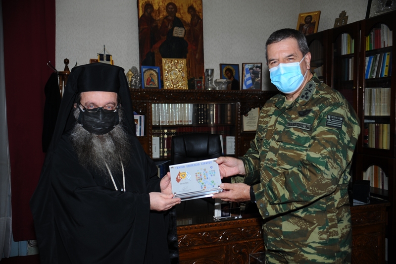 Ο Αρχηγός ΓΕΣ στον Μητροπολίτη Χίου κ. Μάρκο