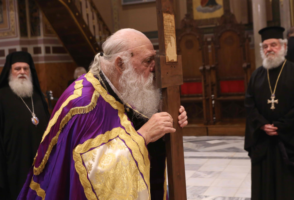 Η Ακολουθία των Αχράντων Παθών στον Καθεδρικό Ναό Αθηνών