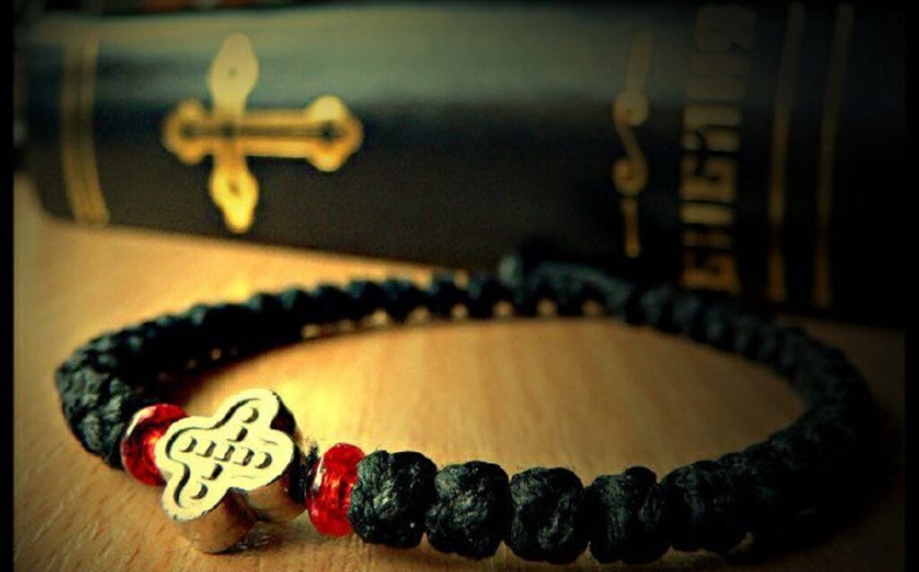 «Το κομποσχοίνι στα χέρια και μην φοβάστε, αδελφοί»