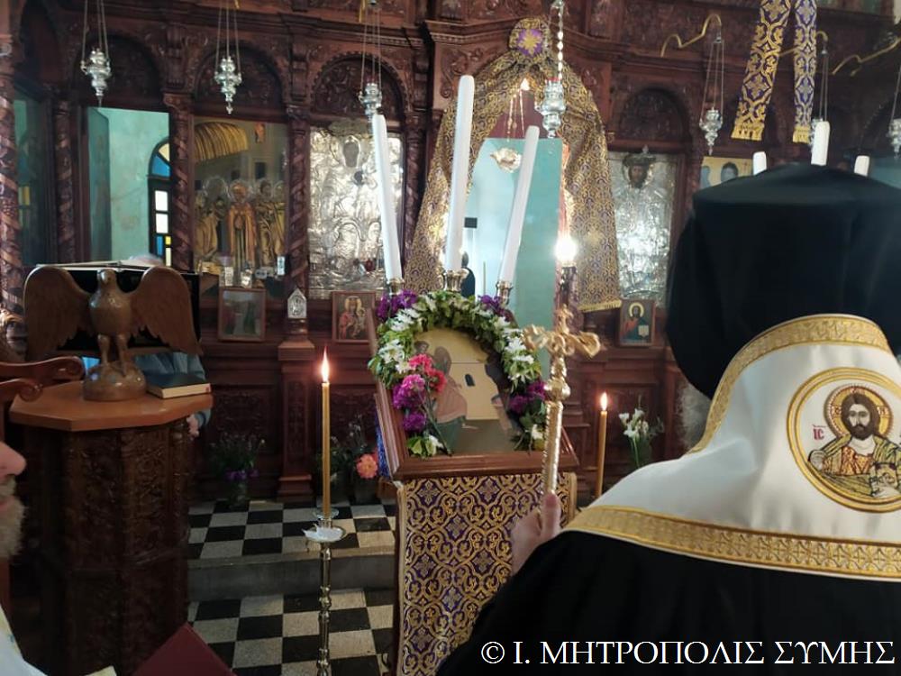 Έψαλλαν τον Ακάθιστο Ύμνο στην ακριτική Σύμη