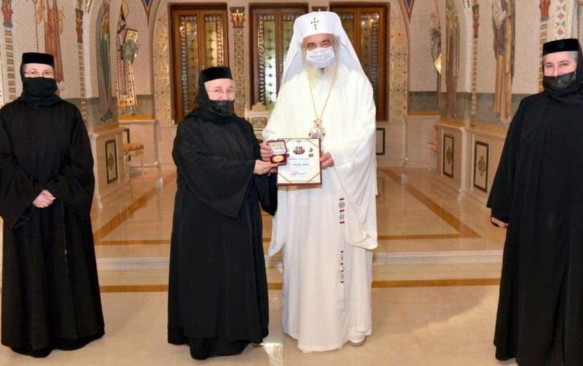 რუმინეთის პატრიარქმა მონაზვნები დააჯილდოვა