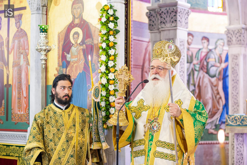 “Ας πάρουμε κουράγιο προσκυνώντας τον Σταυρό”