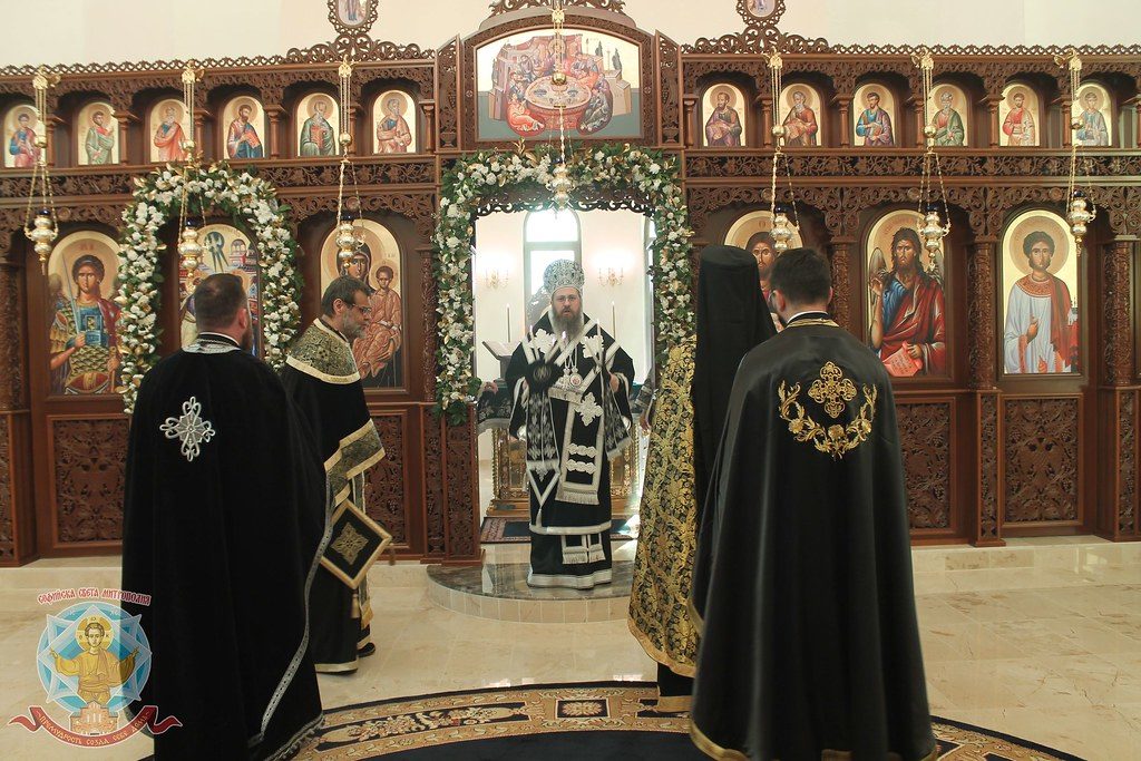 Архиерейска св. Литургия на преждеосвещените Дарове бе отслужена в новоосветения храм „Св. Благовещение“, кв. „Дружба 2“