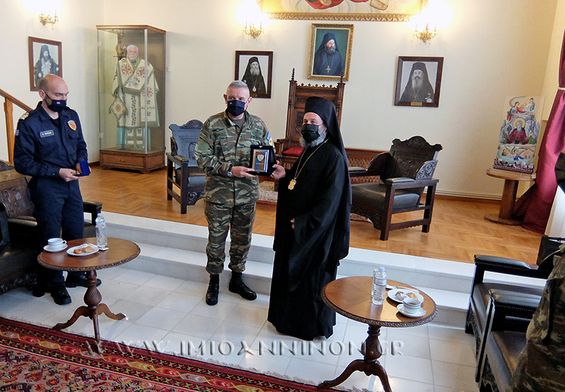 O Αρχηγός ΓΕΕΘΑ στον Μητροπολίτη Ιωαννίνων