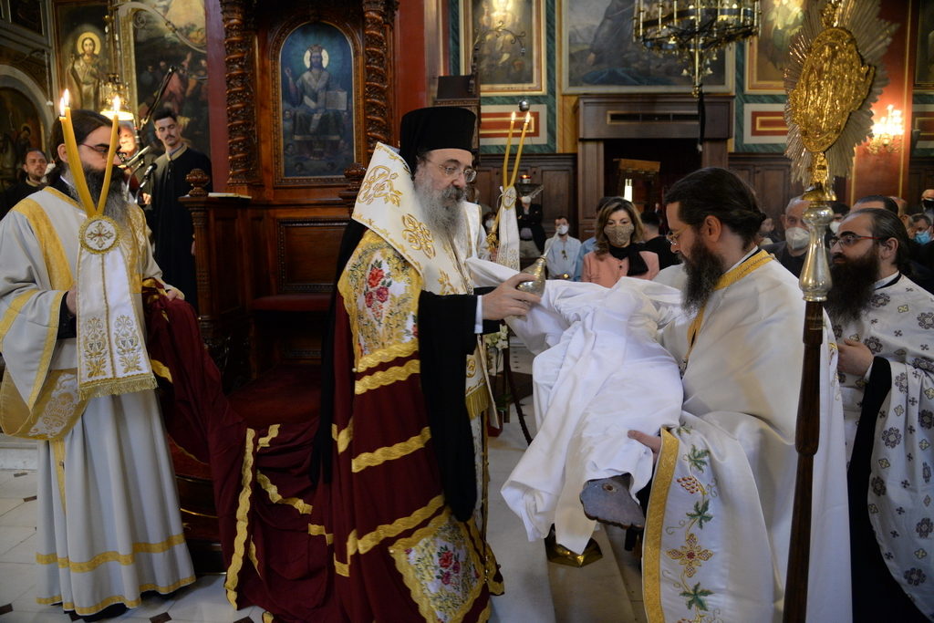 Mεγάλη Παρασκευή πρωί στην Ιερά Μητρόπολη Πατρών