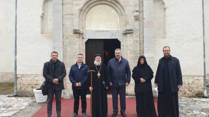 Владика Атанасије са општинским руководством о обележавању 800 годишњице манастира Милешеве