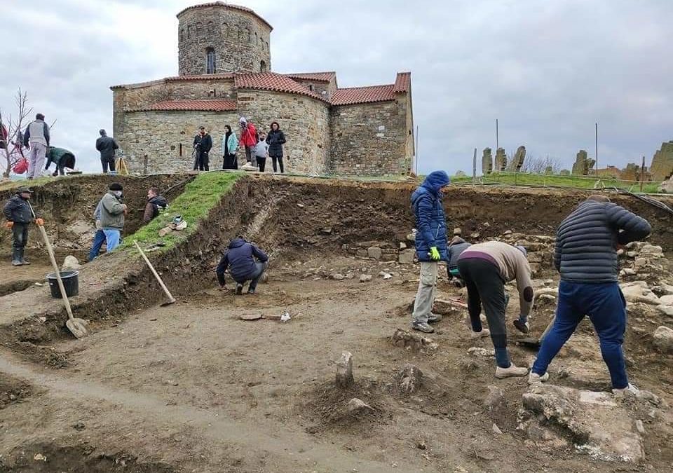 Археолошка истраживања у порти Петрове Цркве у Расу