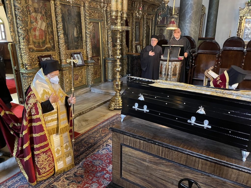 Εξόδιος του μακαριστού Μητροπολίτου Συνάδων Διονυσίου