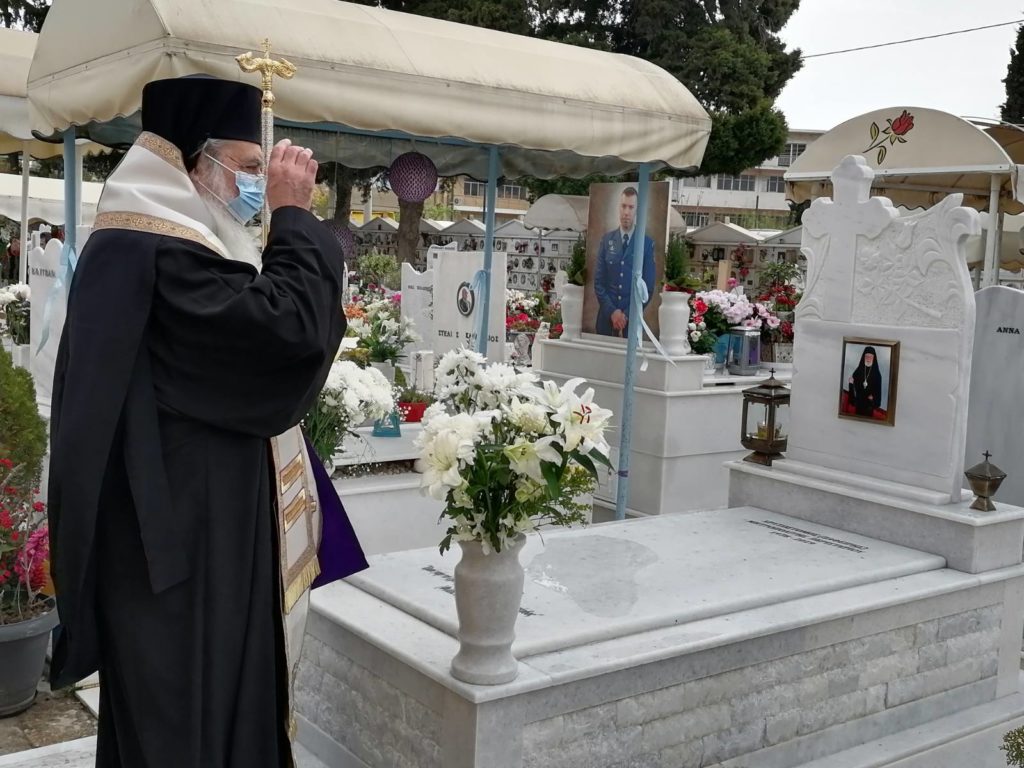 Τρισάγιο στους τάφους των μακαριστών προκατόχων του