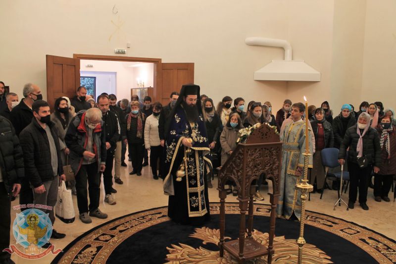 Съборно изпълнение на третата статия от Богородичния акатист в новоосветения столичен храм „Свето Благовещение“