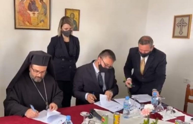 Nënshkrimi i Akteve të Dhurimit të Lipsaneve të Shën Joan Vladimirit Mitropoliti i Elbasanit Hirësi Andoni Drejtori i Muzeut Kombëtar z. Dorian Koçi 12 Prill 2021