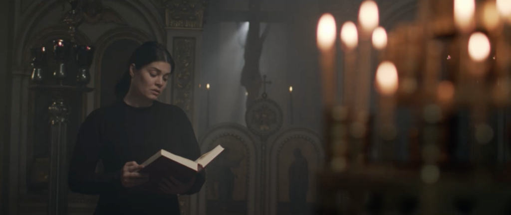 Ο Θρήνος της Παναγίας στη δημοτική από τη Μαρία Κορινθίου για την «ΑΠΟΣΤΟΛΗ»