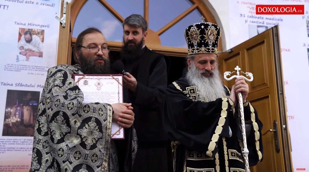 Pr. Dan Damaschin a primit Crucea Patriarhală. „Este adresată miilor de oameni care ne sprijină”