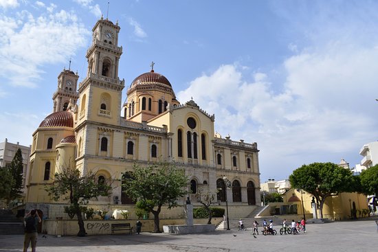 Church of Crete requests Ressurection Service be held on traditional hour, midnight on Holy Saturday