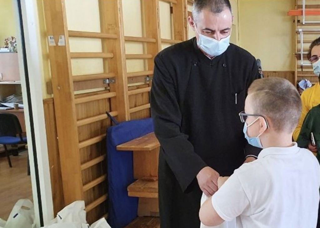 Daruri pentru copiii de la un centru de zi din Târgoviște